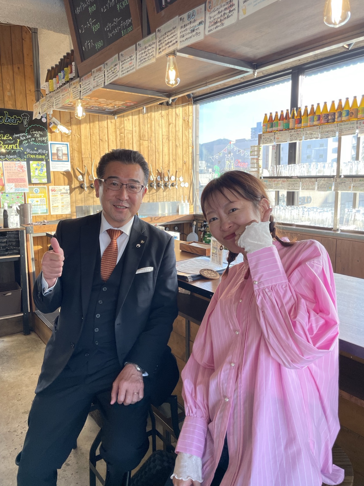 メニューを手に説明するＳＯＣブルーイング株式会社 坂口典正氏