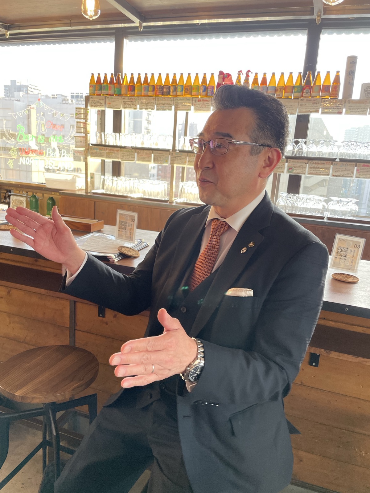 身振りを交えて語るＳＯＣブルーイング株式会社 坂口典正氏