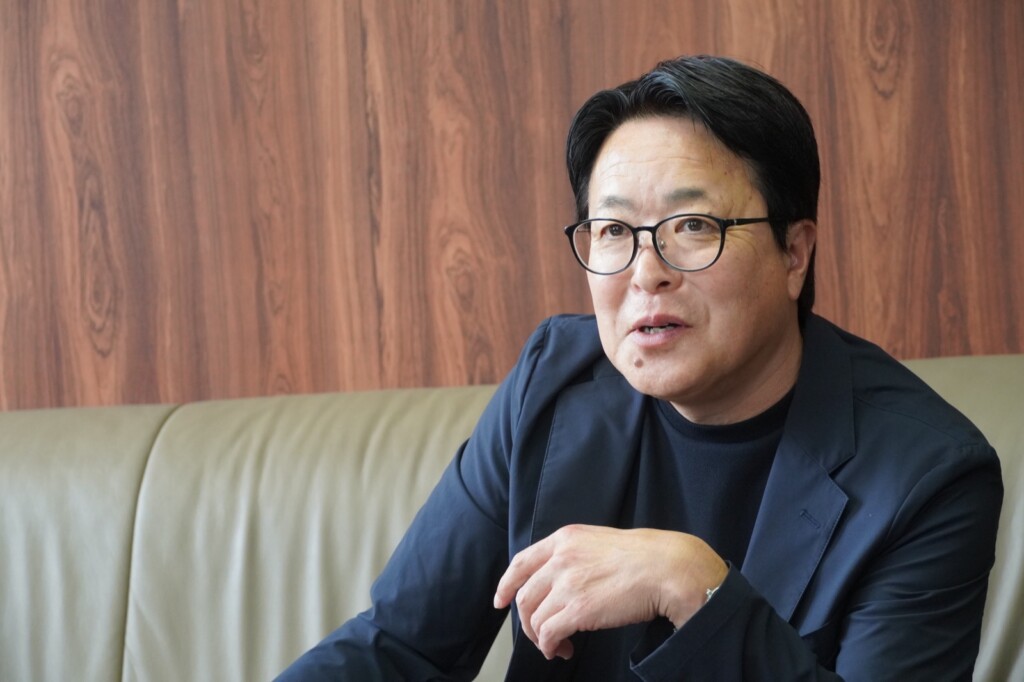 闘病と経営について語る細田健一社長