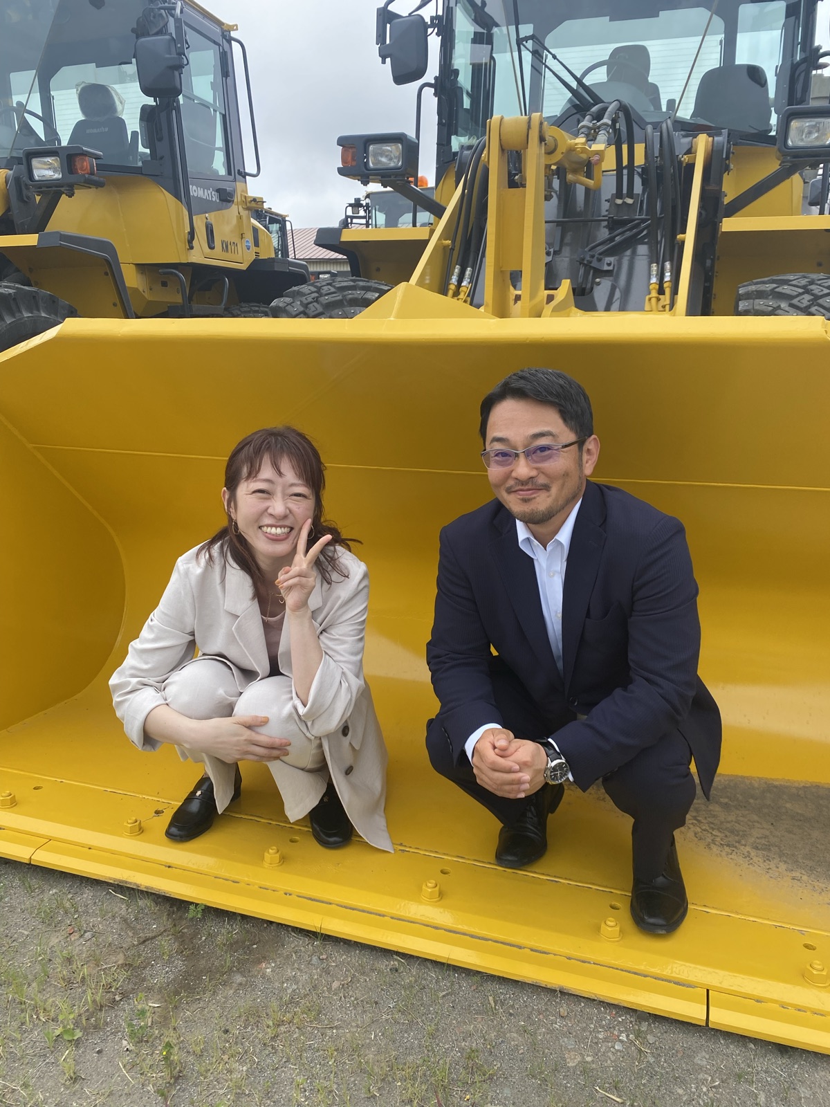 取材を終えて（丸山雄司社長とコントリ取材陣）