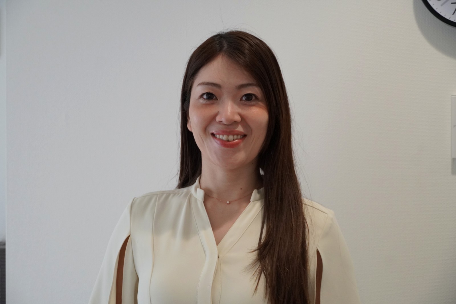 落ち着いた表情で語る横幕真理さん