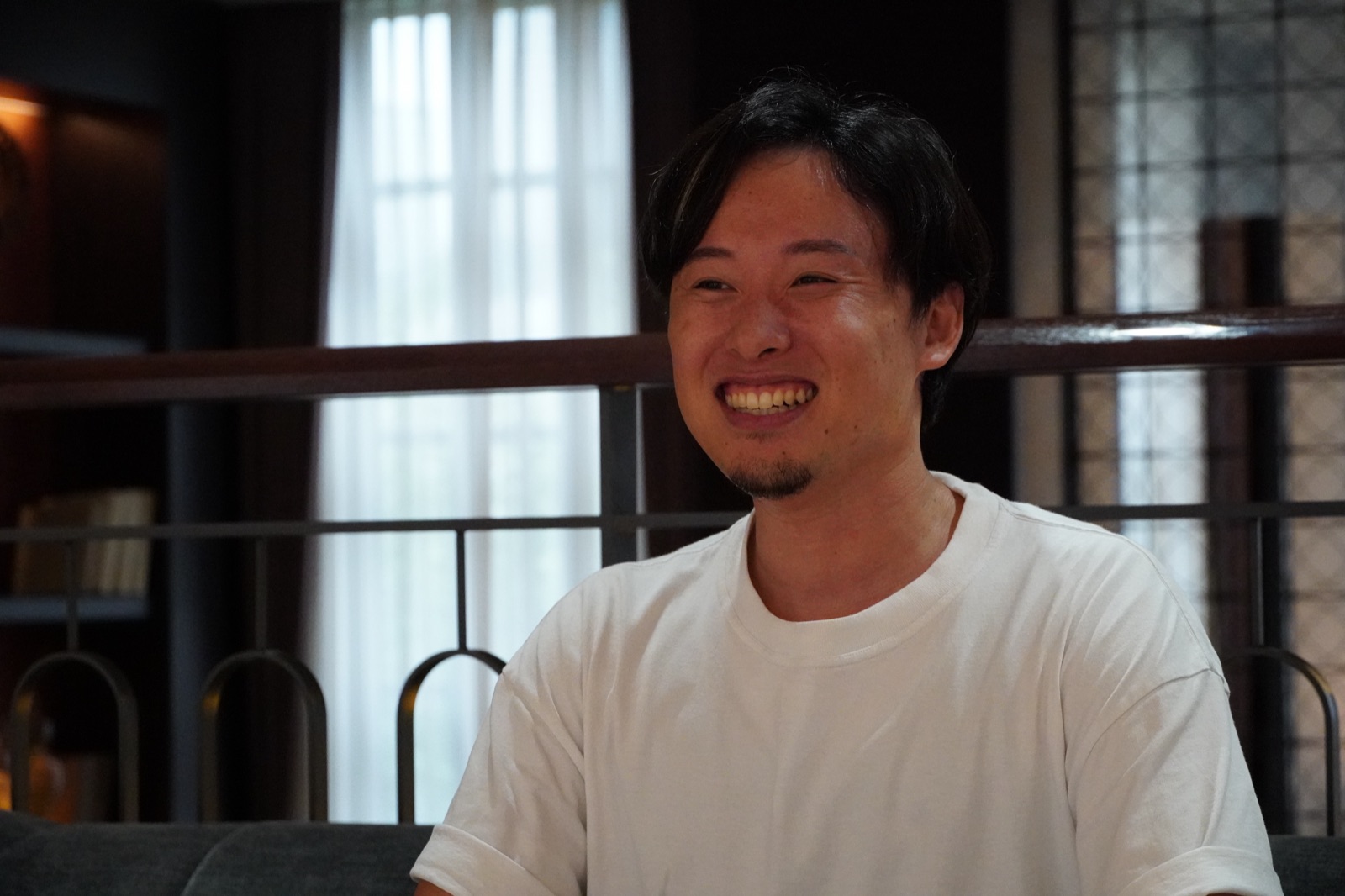 満面の笑みを見せる株式会社Nova Clearlyの加納優誉氏