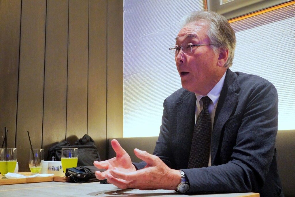 家づくりの考え方を語る佐藤益夫会長